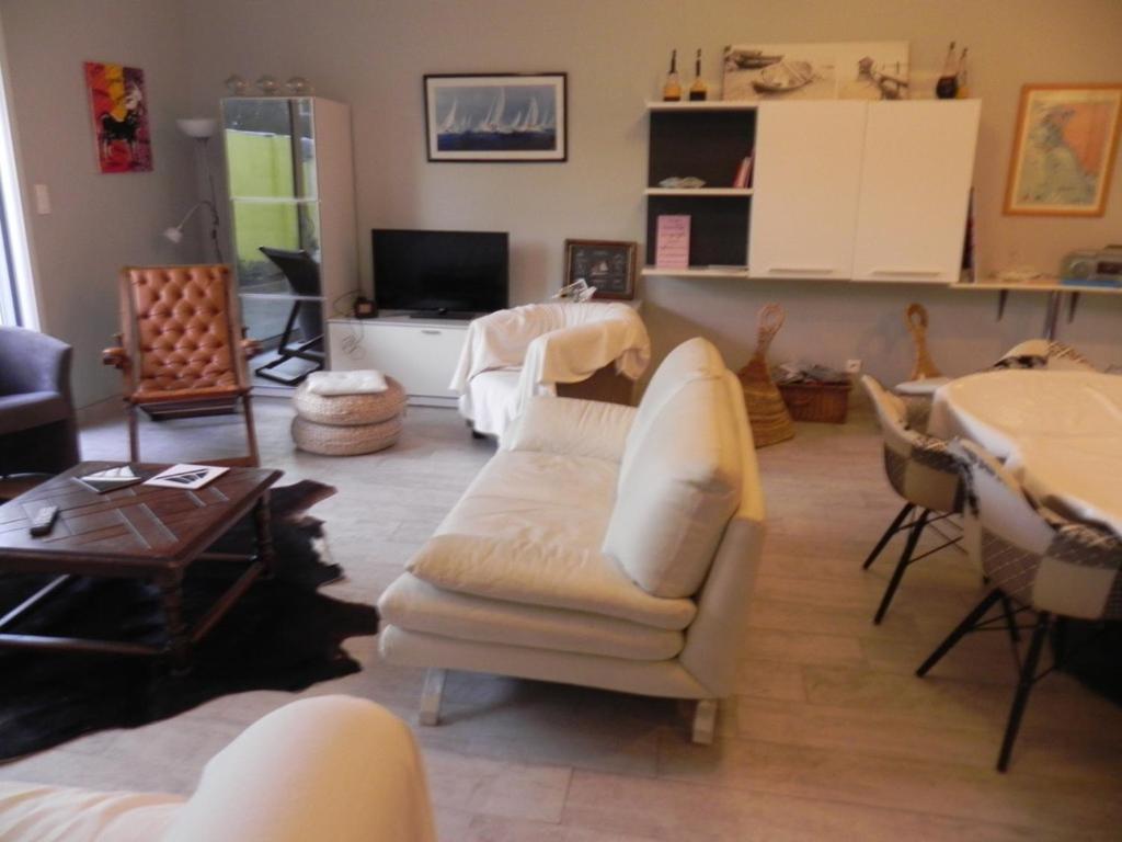 Les Mouettes Villa เลส์ซาบล์-โดล็อนน์ ภายนอก รูปภาพ